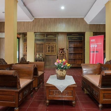 Oyo 585 Hotel Perwita Sari Yogyakarta Ngoại thất bức ảnh