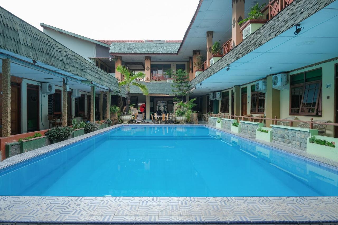 Oyo 585 Hotel Perwita Sari Yogyakarta Ngoại thất bức ảnh