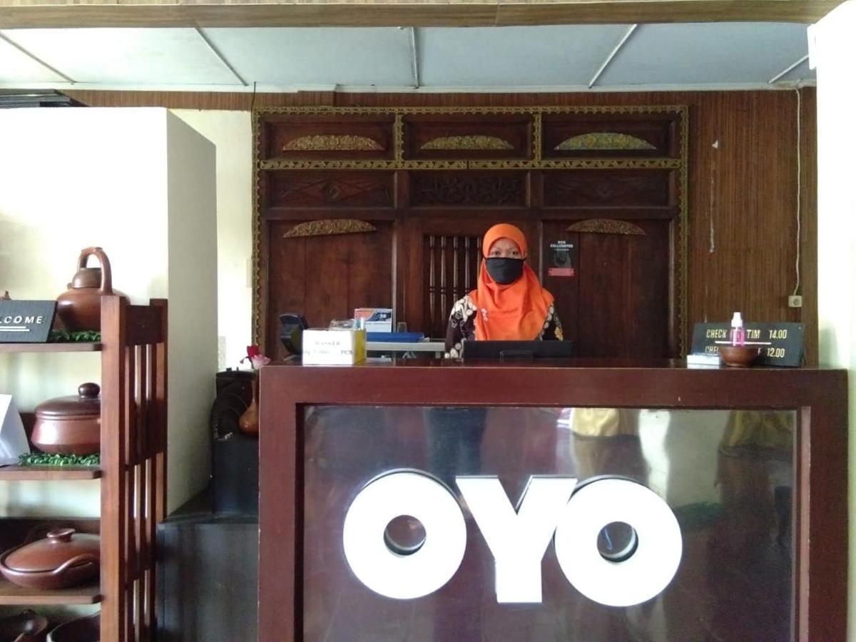 Oyo 585 Hotel Perwita Sari Yogyakarta Ngoại thất bức ảnh