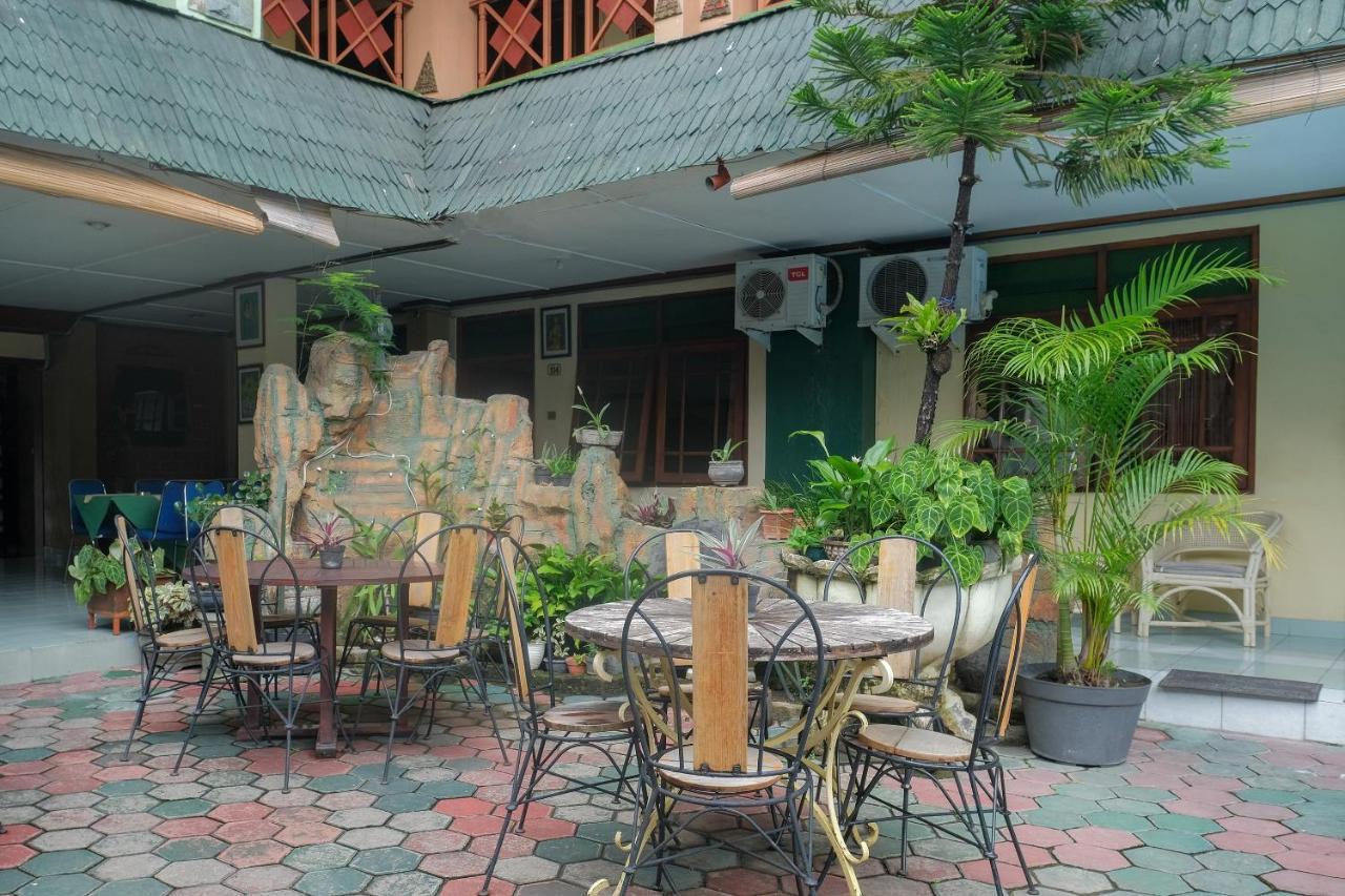 Oyo 585 Hotel Perwita Sari Yogyakarta Ngoại thất bức ảnh