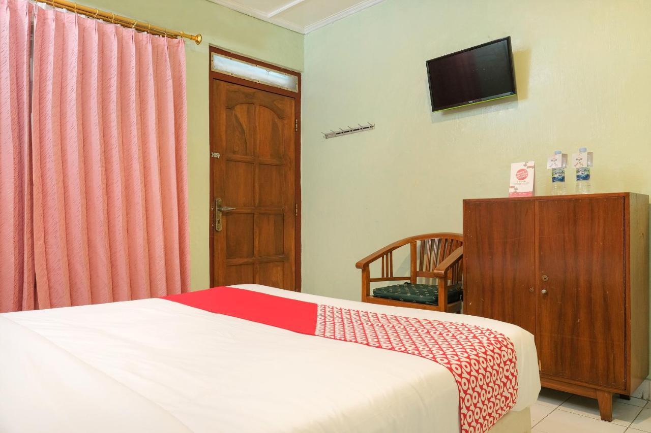 Oyo 585 Hotel Perwita Sari Yogyakarta Ngoại thất bức ảnh