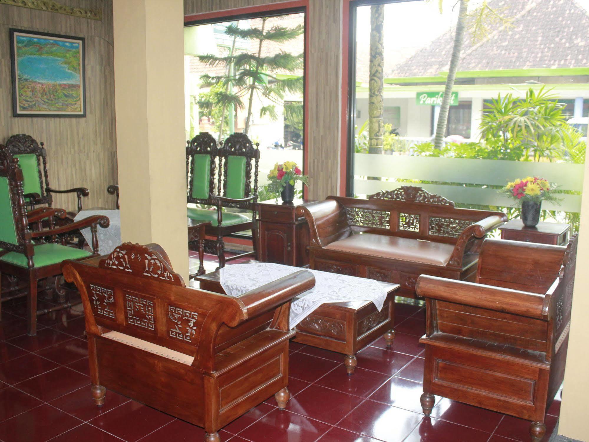 Oyo 585 Hotel Perwita Sari Yogyakarta Ngoại thất bức ảnh