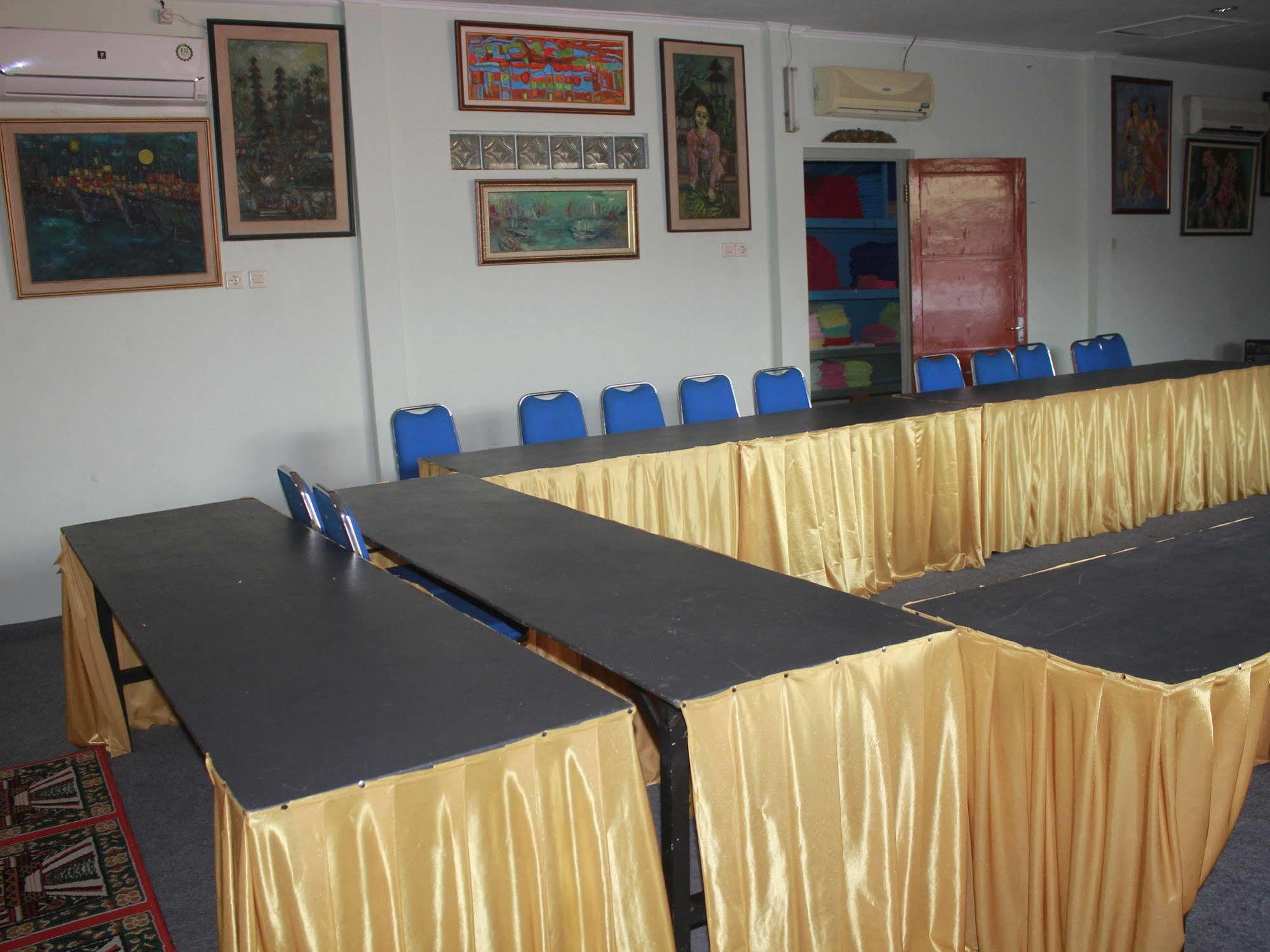 Oyo 585 Hotel Perwita Sari Yogyakarta Ngoại thất bức ảnh