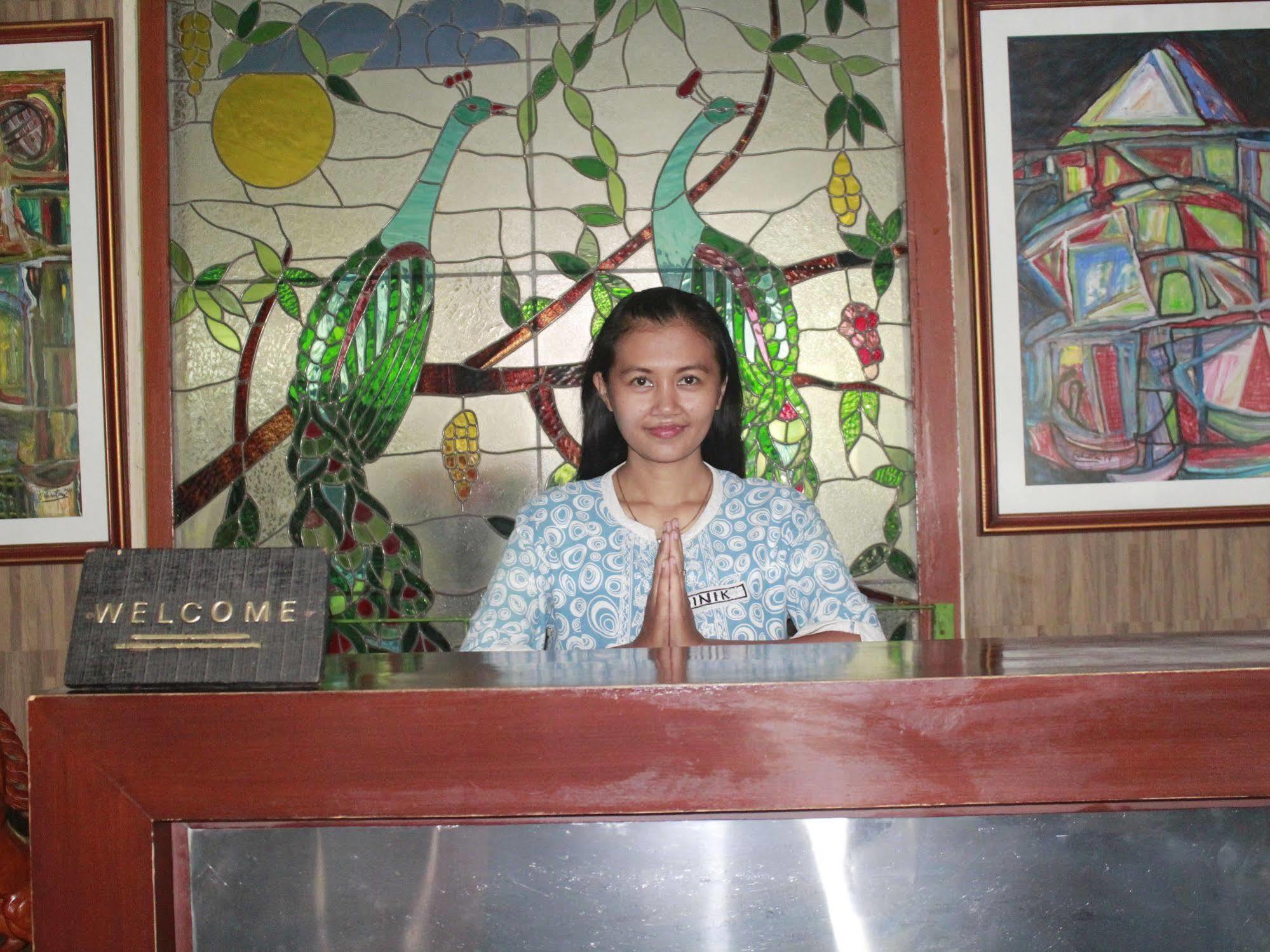 Oyo 585 Hotel Perwita Sari Yogyakarta Ngoại thất bức ảnh
