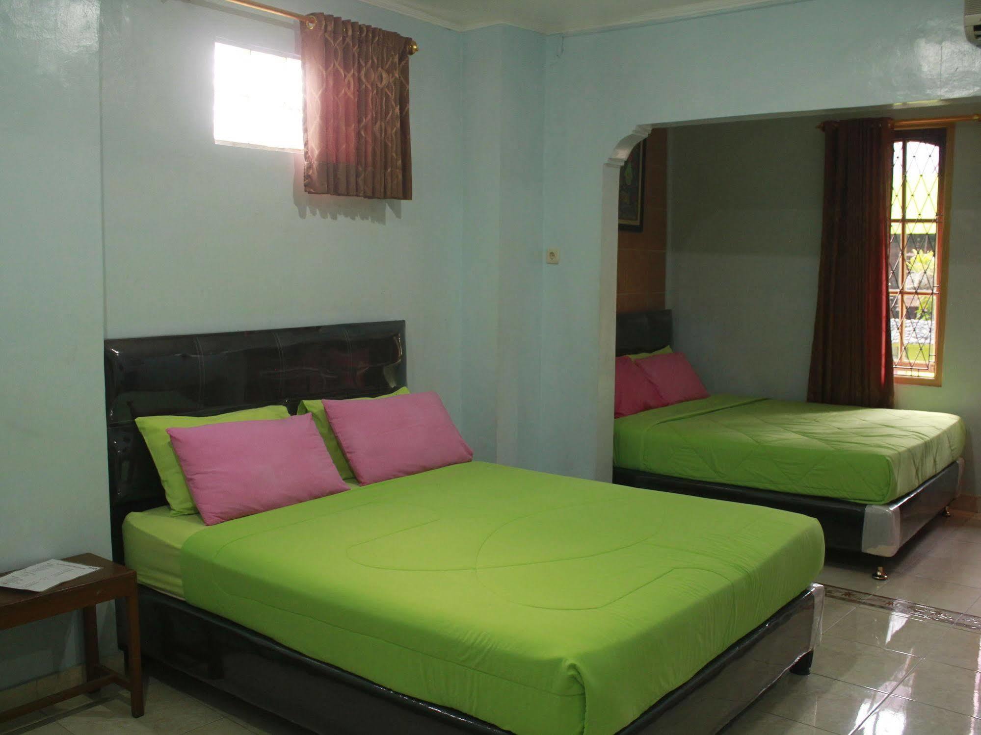 Oyo 585 Hotel Perwita Sari Yogyakarta Ngoại thất bức ảnh
