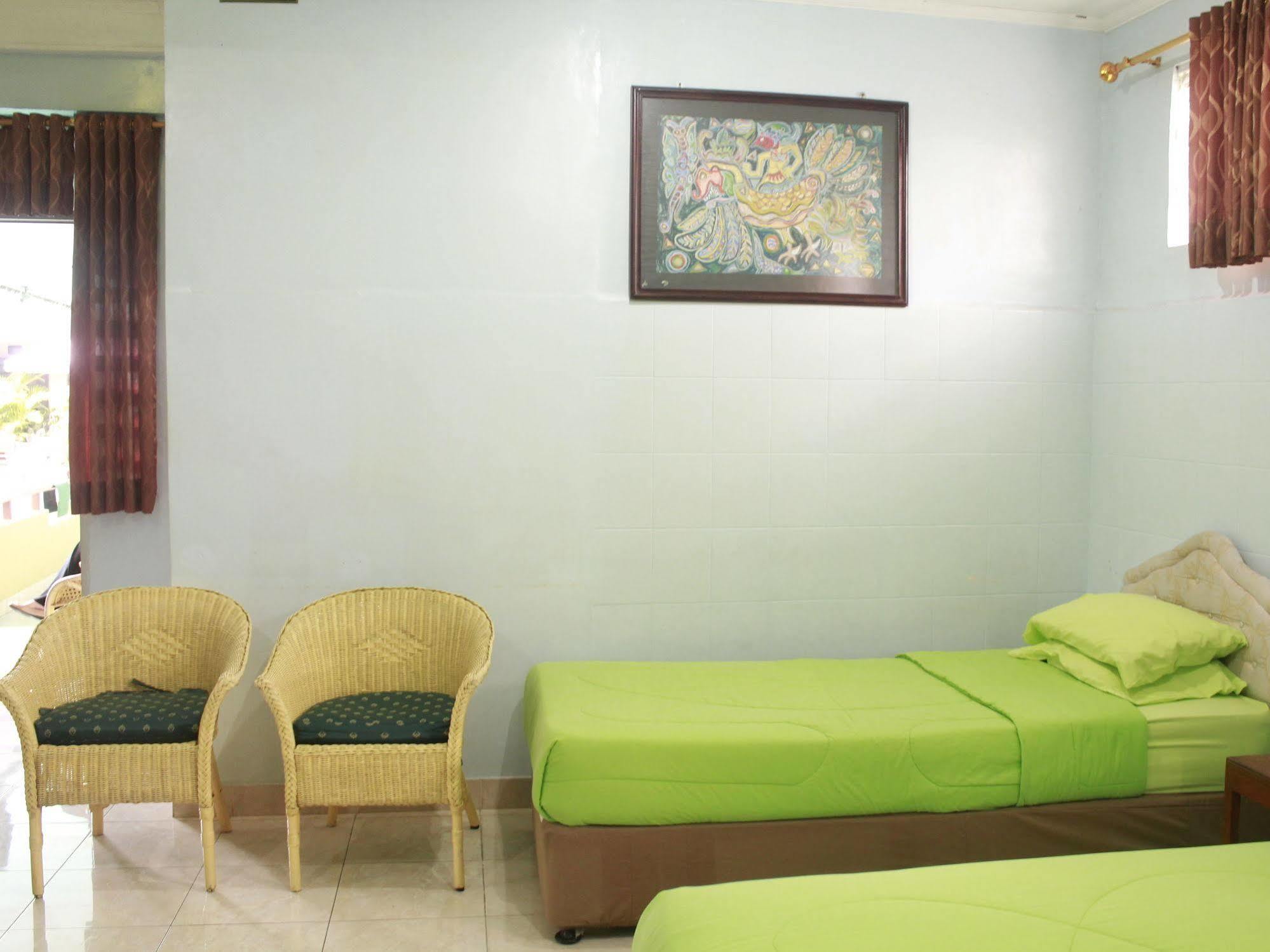 Oyo 585 Hotel Perwita Sari Yogyakarta Ngoại thất bức ảnh