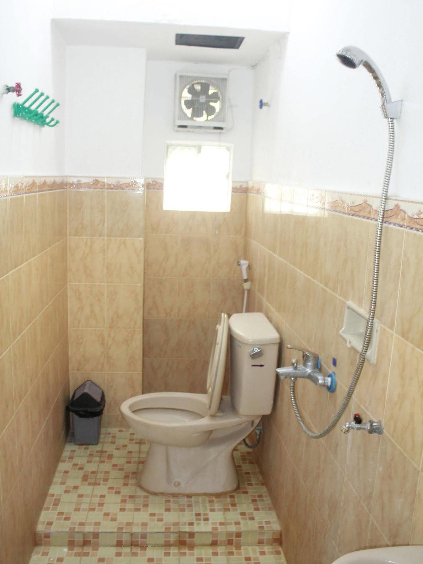 Oyo 585 Hotel Perwita Sari Yogyakarta Ngoại thất bức ảnh