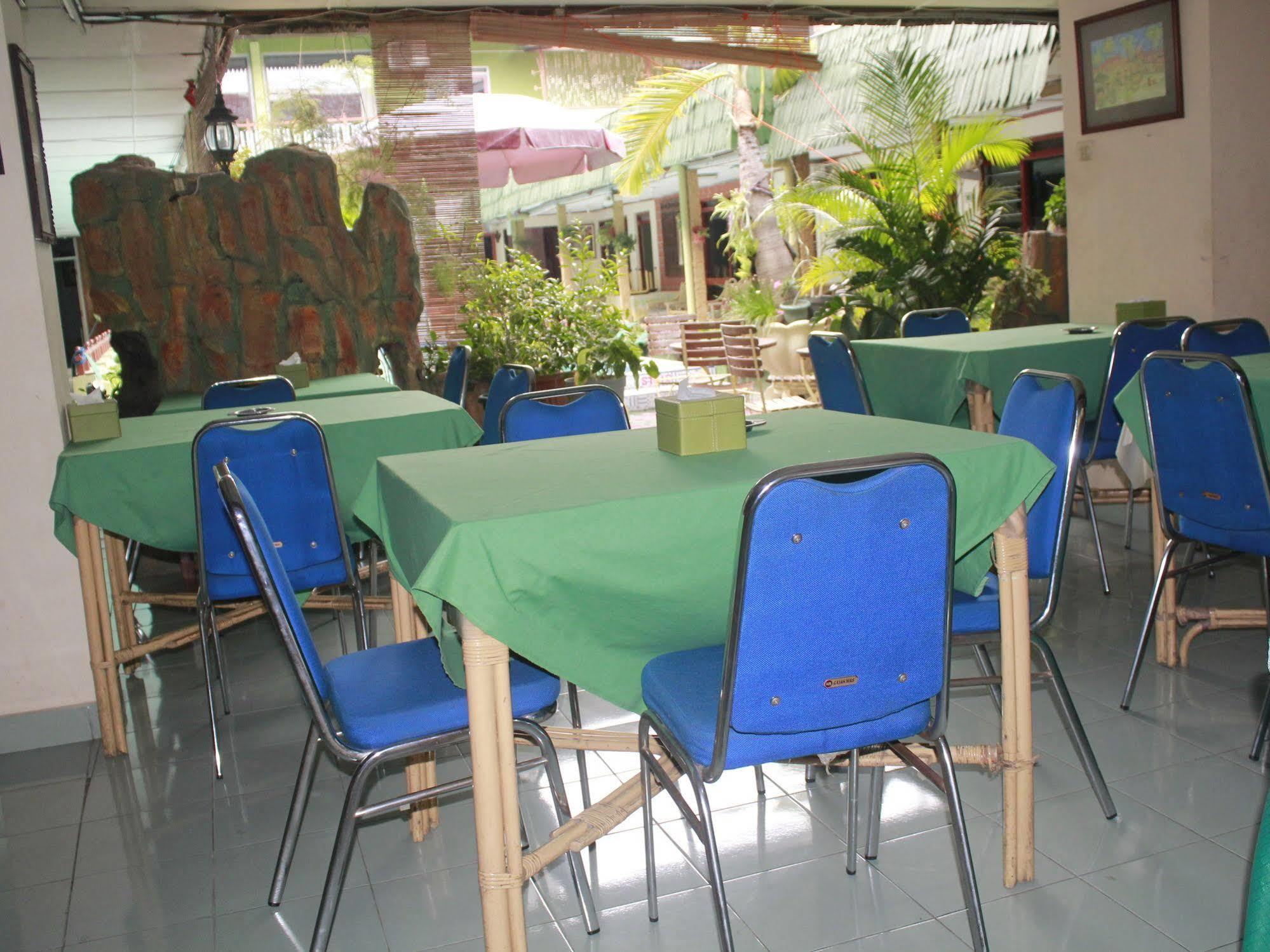 Oyo 585 Hotel Perwita Sari Yogyakarta Ngoại thất bức ảnh