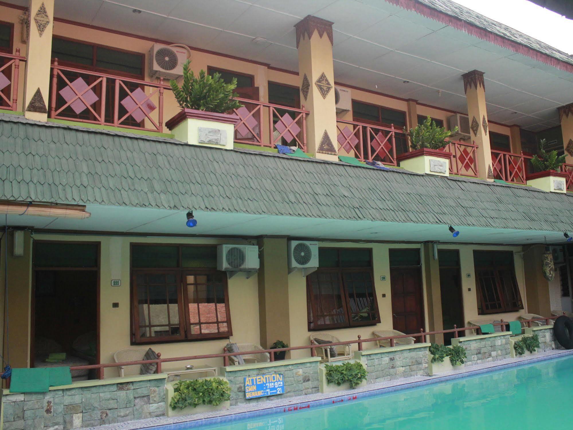 Oyo 585 Hotel Perwita Sari Yogyakarta Ngoại thất bức ảnh