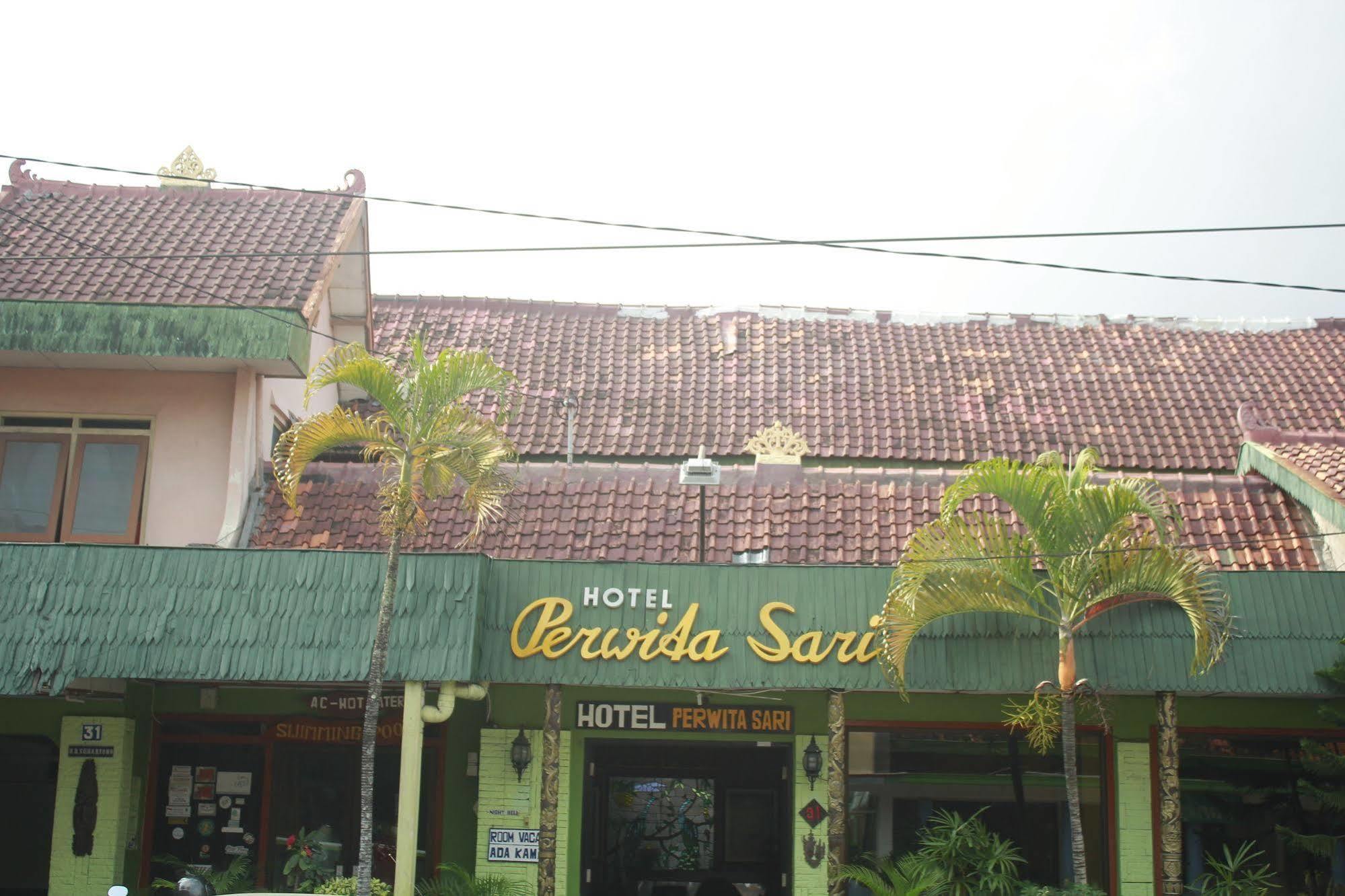 Oyo 585 Hotel Perwita Sari Yogyakarta Ngoại thất bức ảnh