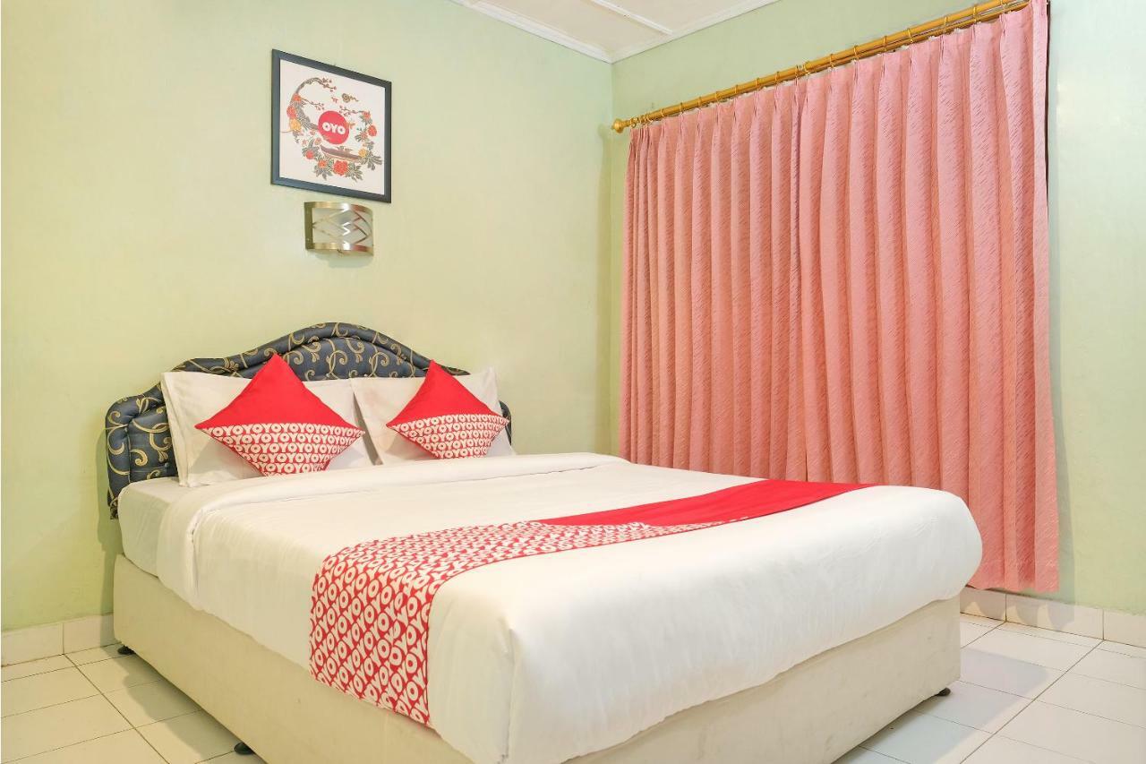 Oyo 585 Hotel Perwita Sari Yogyakarta Ngoại thất bức ảnh