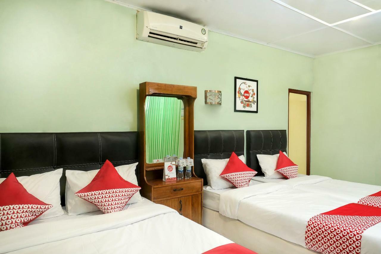 Oyo 585 Hotel Perwita Sari Yogyakarta Ngoại thất bức ảnh