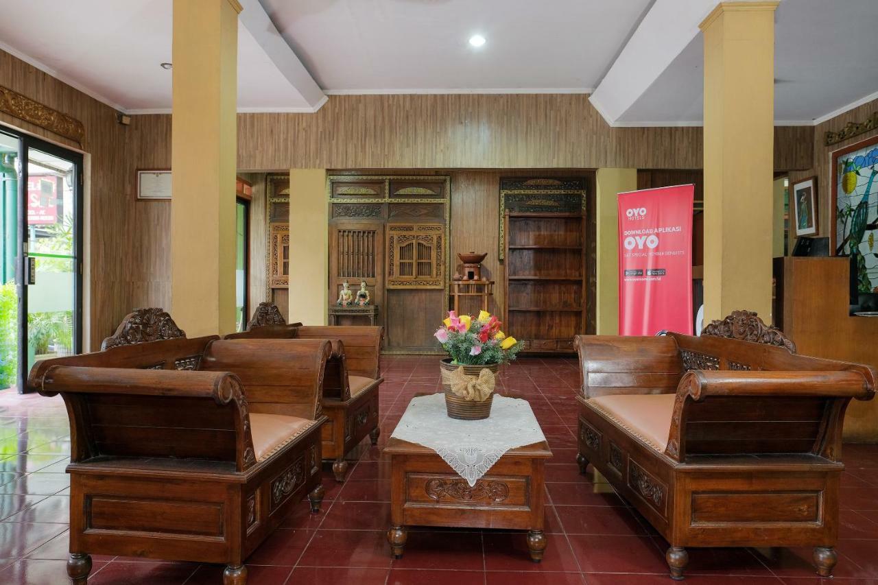 Oyo 585 Hotel Perwita Sari Yogyakarta Ngoại thất bức ảnh
