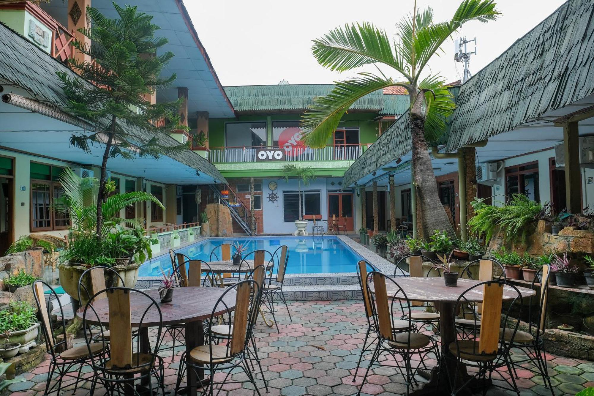 Oyo 585 Hotel Perwita Sari Yogyakarta Ngoại thất bức ảnh